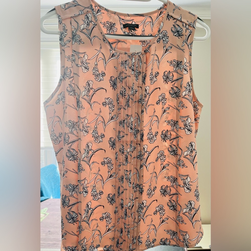Ann Taylor Sleeveless blouse